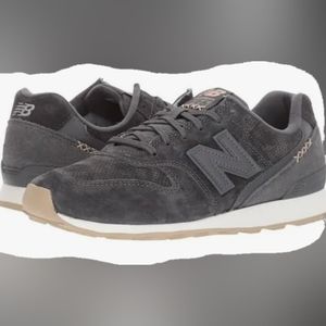 Womens New Balance Running Shoes (9.5)